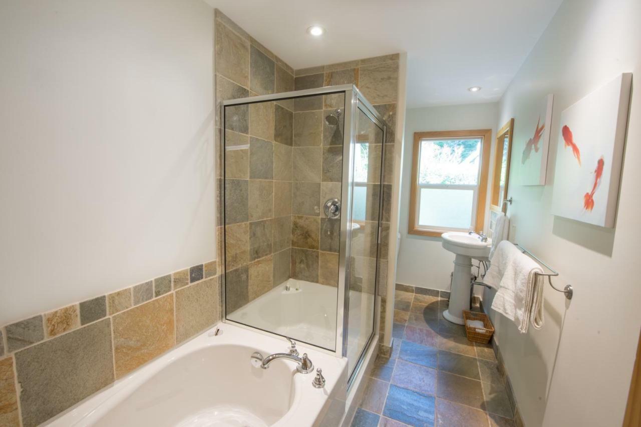 Chesterman Hideaway Hotel Tofino Exterior photo